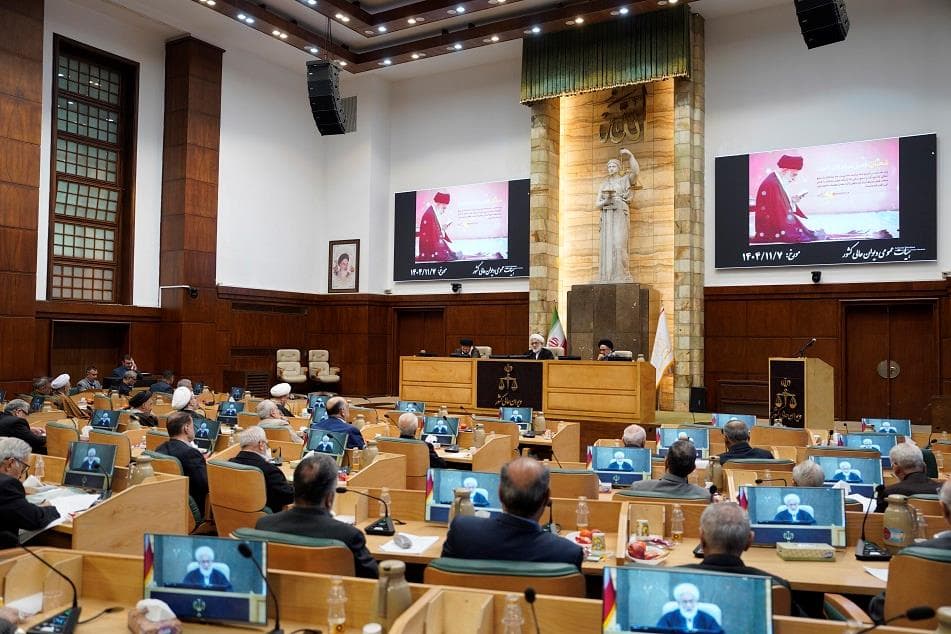 رئیس دیوان عالی کشور در جلسه هیات عمومی:گوش به فرمان رهبر و امام بودن راه نجات کشور و جامعه است/ اینترنت رها شده مهمترین عامل در ایجاد اغتشاشات اخیر بود / مطالبه رهبری در راه اندازی شبکه ملی اطلاعات نباید مورد غفلت واقع شود